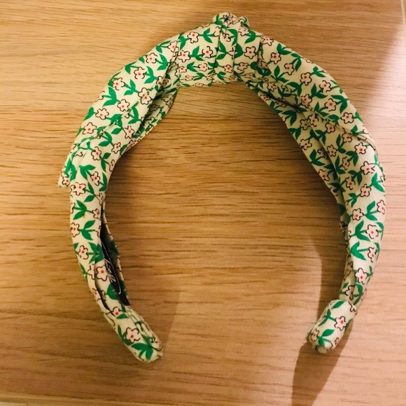 NWOT Cookie and the Dude White with green & red floral knot headband - Picture 2 of 10
